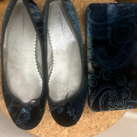 Vintage Banana Republic velvet ballet flats and matching clutch - Picture 1 of 5